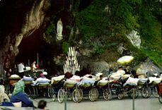CPA Lourdes Les Malades devant la Grotte The Sick before the Grotto