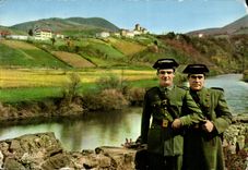 CPA Pays Basque Spanish Customs officers in faction on the bidassoa