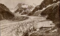 CPA Chamonix Sea of ice and hotel of Montenvers