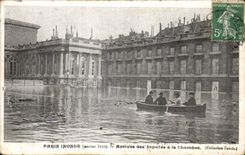 CPA Paris Inonde Arrivee des Deputes a la Chambre