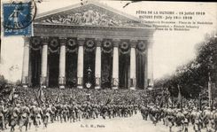 CPA Paris Festivals Of the Victoire July 14th 1919 the procession French Infantry the Madeleine Militaria