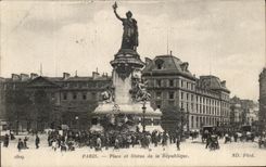 CPA Paris Place et Staue de la Republique