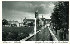 CPA Wiesbaden Reisinger Brunen Anlage mit Hauptbahnhof