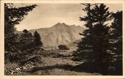 CPA Soft France Auvergne Environs Of the Mount Gilds the Valley Of Hell And the Needles Of the Devil