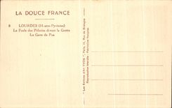 CPA Soft France Lourdes the Crowd of the Pilgrims in front of the Cave Gave of Pau