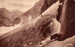 CPA All Gavarnie France the Pit of the Cascade in winter At the bottom i' emtre of the Circus