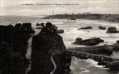 CPA Biarritz Le Promontoire de l'Atalaye et rochers en mer