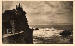 CPA La Douce France cote Basque Biarritz La Pointe du Rocher de la Vierge un Jour de la vierge