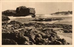 CPA Cote Basque Biarritz Les Rochers de la Grande Plage et le Cap Saint Martin