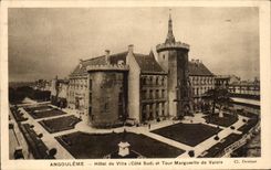 CPA Angouleme Hotel de Ville et tour Marguerite de Valois