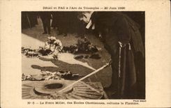 CPA Drac Et Pac a L'Arc De triomphe 20 juin 1926 Le Frere millet des ecoles chretiennes rallume la flamme