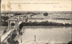 CPA Vue Generale De Beaucaire Le Rhone Et Le Pont Suspeudu Reliant Tarascon