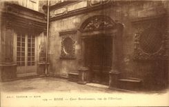 Calle del renacimiento de la corte de CPA Riom del reloj