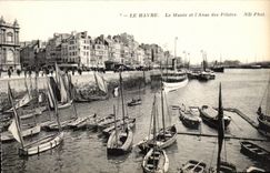 VINTAGE POSTCARD Le Havre the Museum and L Handle of the pilots Boats