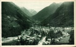 CPA Les Beaux Paysages de France Les Pyrenees Cauterets Vue Generale prise du Mamelon Vert