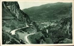 CPA Les Beaux Paysages de France Les Pyrenees Route de Cauterets a Pierrefutte Le Tunnel les deux Routes Vue sur Pierref