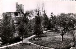 CPSM Gisors La Tour Saint Thomas et Le Jardin public