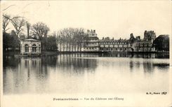 VINTAGE POSTCARD Fontainebleau Seen Of the Castle On L Pond