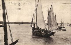 CPA Bateau Mettant le Cap sur le Port