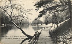 VINTAGE POSTCARD Paris Bois de Boulogne Edges of the Lake in Winter