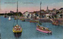 CPA Pornic Le Port Et La Ville Bateaux