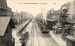 VINTAGE POSTCARD Wood Doves Train station Train TOP