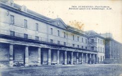 La POSTAL Suresnes Fort Valerien Batiment de la VENDIMIA asigna a la meteorologia