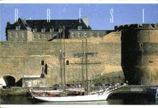 CPM Le Chateau De Brest Dominant le port Militaire Bateau