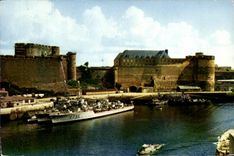 CPM La Bretagne Brest Le vieux chateau Bateau