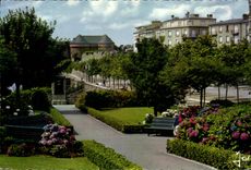CPM La Bretagne En Couleurs Brest Le Cours d Ajot et le Chateau 