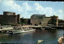 CPA La Bretagne En Couleurs Brest Le Cours D Ajot Et Le Chateau 