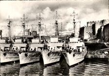 CPA Brest Le Chateau Patrouilleurs A quai Bateaux
