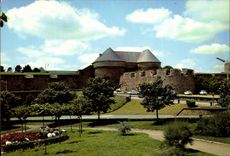 CPM En Bretagne Brest Grand Porte de Guerre Et De Commerce