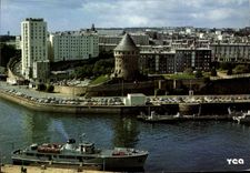 CPM En Bretagne Brest Grand Port de Guerre Tour Tanguy