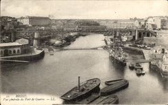 CPA Brest Vue Generale du Port De Guerre Bateaux