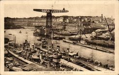 CPA Brest Le Port De Guerre Bateaux