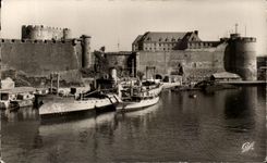 CPSM Brest Le Chateau Et La Prefecture Maritime Bateaux