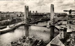 CPSM Brest Le Pont de Recouvrance Bateau