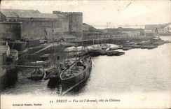 CPA Brest Vue Sur l Arsenal cote Du Chateau Bateau