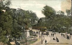 CPA Brest Le Monument des Morts pour la patrie Le square