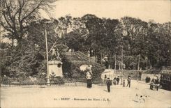 CPA Brest Monument des Morts Militaria