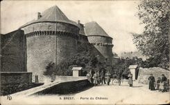 CPA Brest Porte Du Chateau Soldats Militaria Enfants