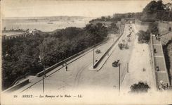 CPA Brest Les Rampes Et La Rade 