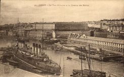 CPA Brest Le Port Militaire Et La Caserne des Marins Bateau
