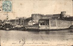 CPA Brest Le Chateau Vue Prise de L Avant Port Rive Droite Bateau