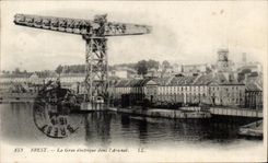 CPA Brest La Grue Electrique dans l Arsenal 