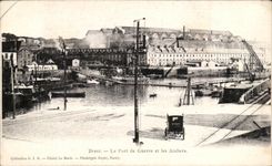 CPA Brest Le Port De Guerre et les ateliers