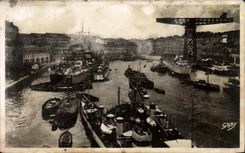 CPA Brest Le Port De Guerre Bateaux