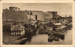 CPA Brest Le Chateau Bateaux