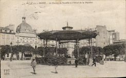 CPA Brest Le Champ de Bateille Et L Hotel de La Depeche 